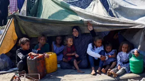 Dire Situation across Gaza City while Military Forces Advance